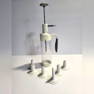 Pampered chef easy accent decorator